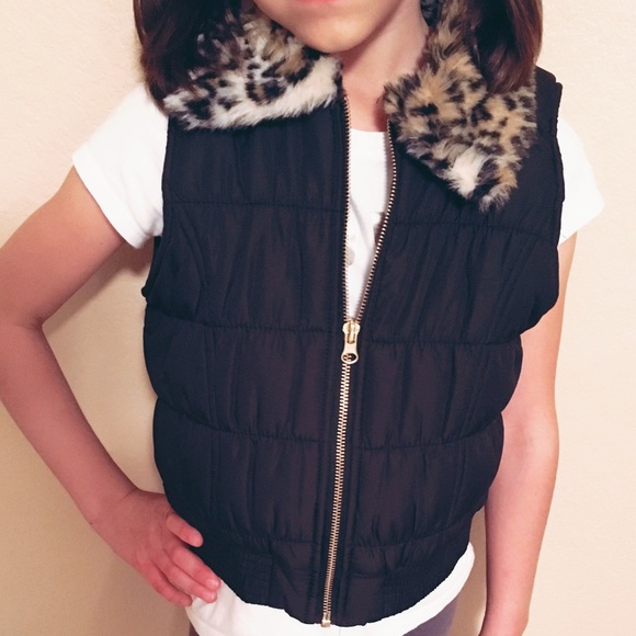 Circo Other - Black Vest w Faux Fur Collar & Gold Zipper Detail